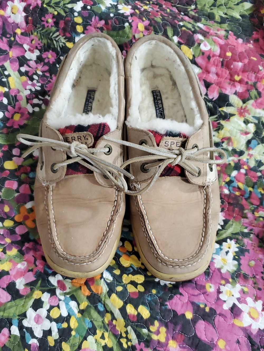 sperry tan leather boat shoe with red plaid accent women's 8.5